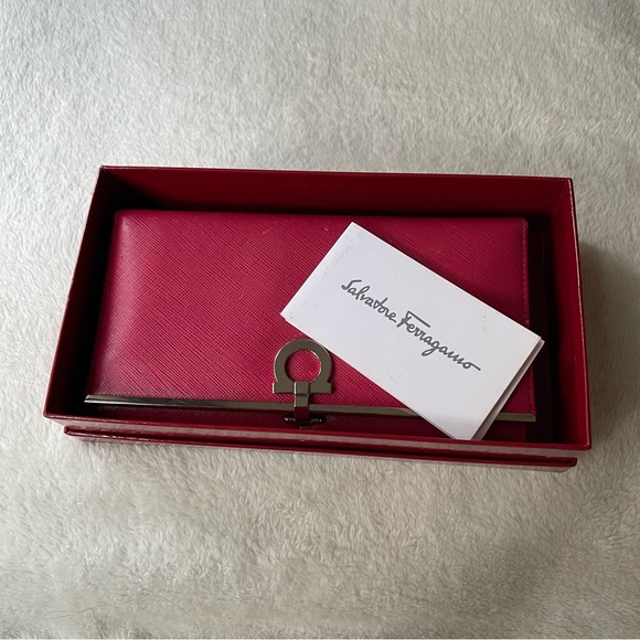 SOLD- Salvatore Ferragamo long wallet- vintage - Picture 9 of 17